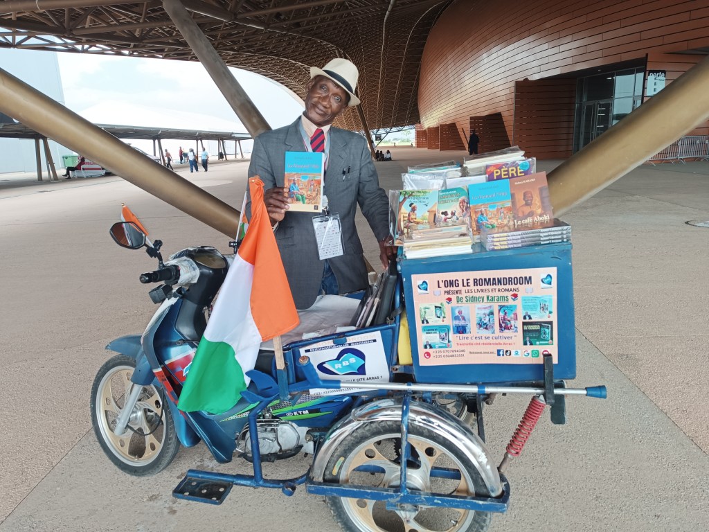 Sidney Karams, la librairie ambulante du&nbsp;SILA