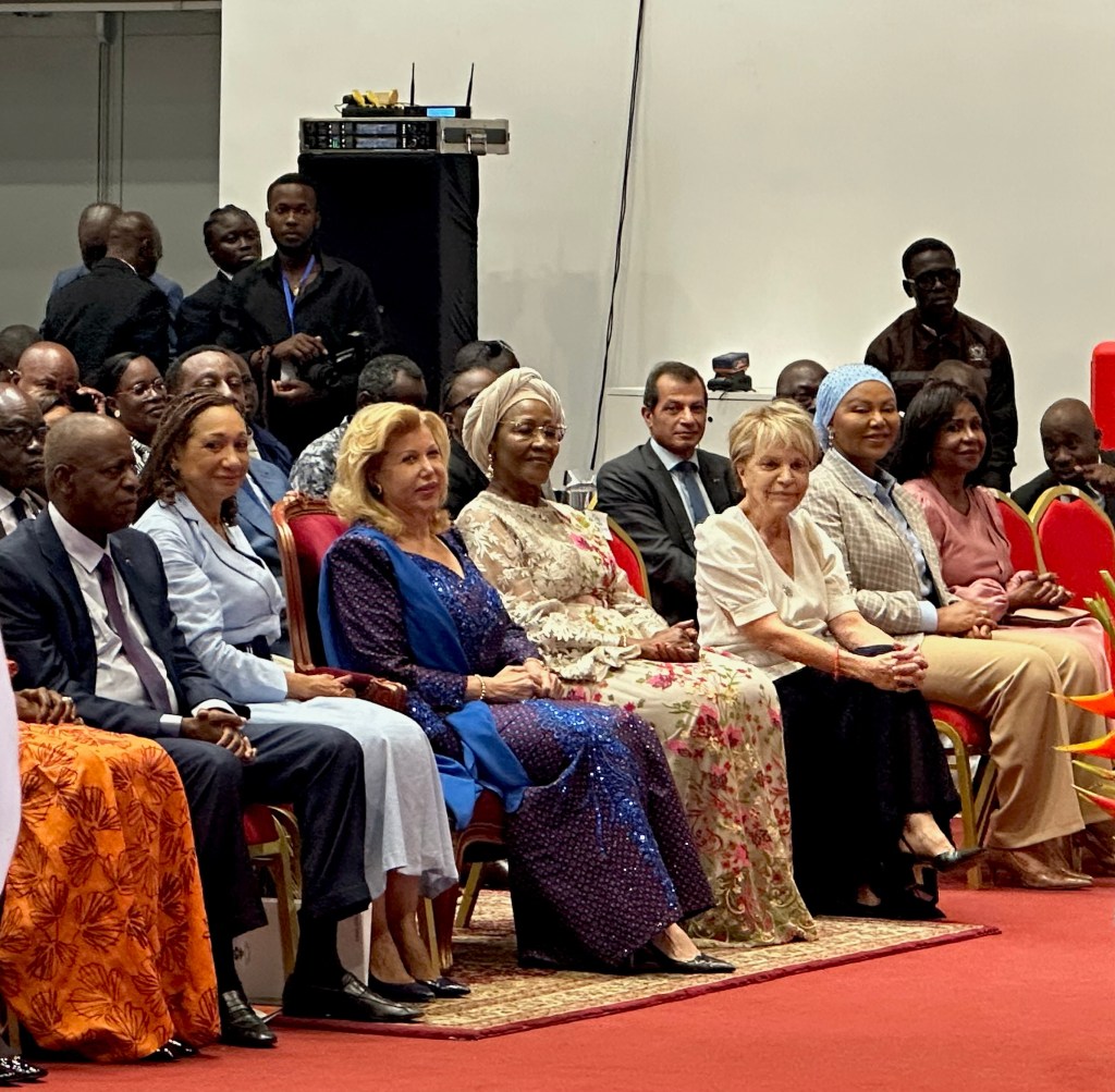 Dominique Ouattara au SILA : « Je ne me couche jamais sans avoir lu&nbsp;»